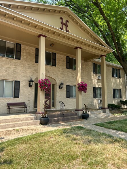 Building Photo - Heritage Circle Apartments