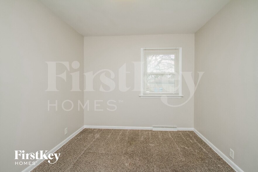 Building Photo - 326 Clyde Ave