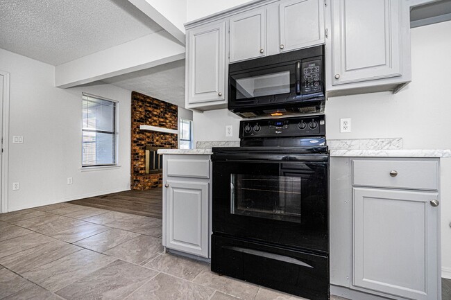 Building Photo - Corner-Lot 3Bedroom Charmer in Yukon with Fireplace & Enclosed Patio!