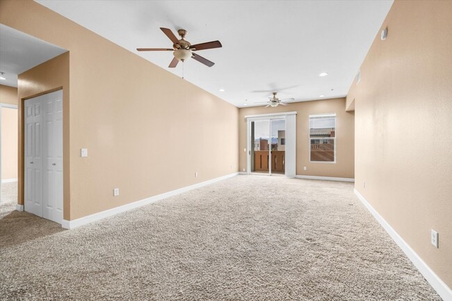 Building Photo - Sought after Park Avenue Condominiums/Top Floor Three Bedroom