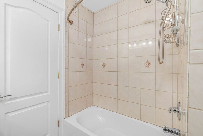 Building Photo - 1922 Montrose St