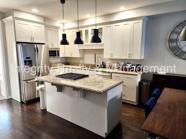 Building Photo - 5 Bed/4 Bath, 2,553 Sqft -1259 N Washingto...