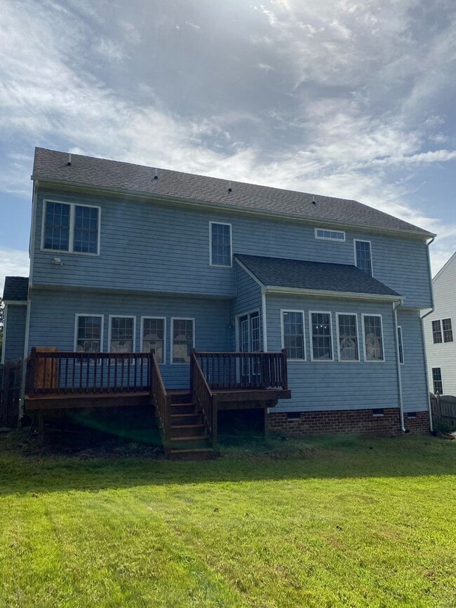 Building Photo - Stunning 4bdrm/2.5bth Home w/Loft Located ...