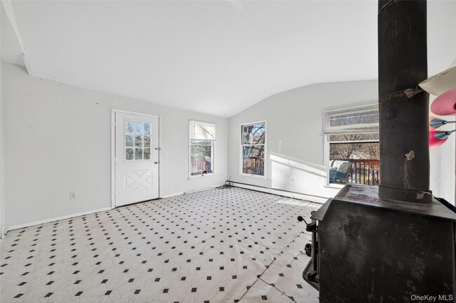 Building Photo - 32 Quaker Hill Rd