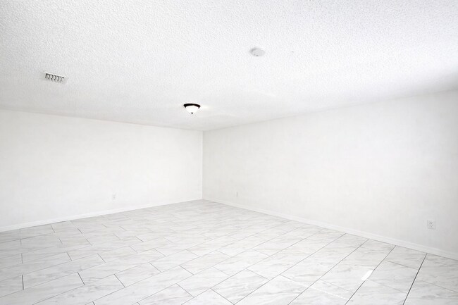 Building Photo - 2nd St