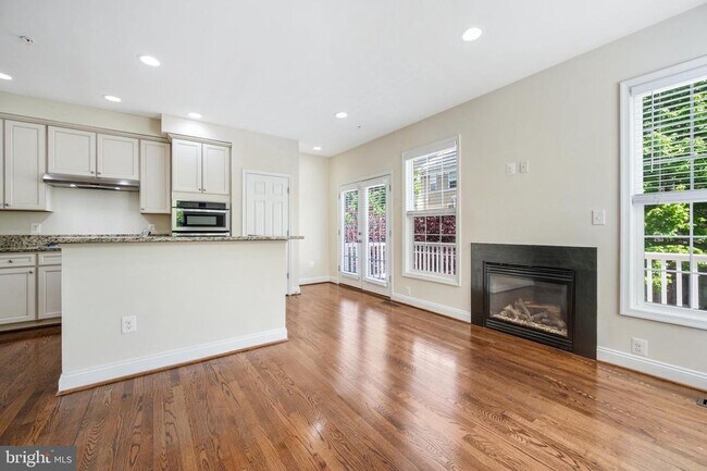 Building Photo - 8341 Broderick Cir