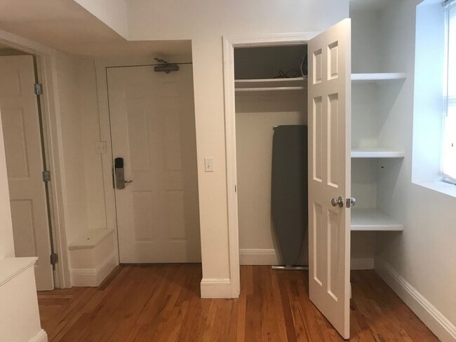 Building Photo - Nice 2 bed in Allston