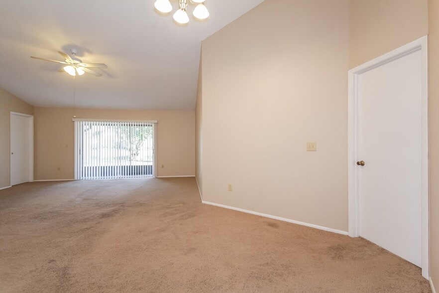 Building Photo - 12906 Longcrest Dr