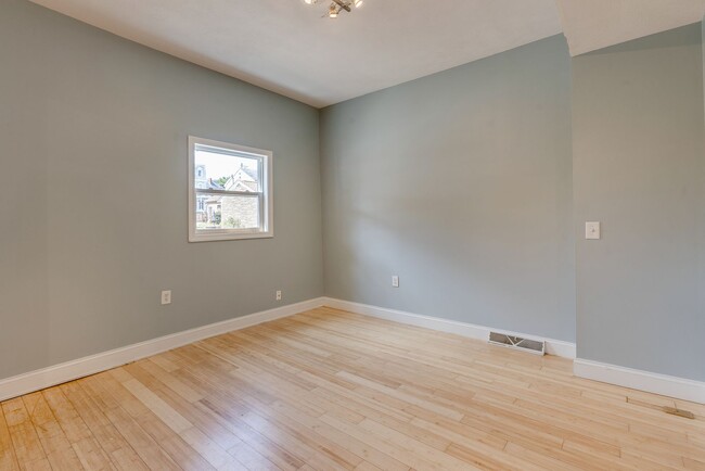 Building Photo - 2319 Berg St