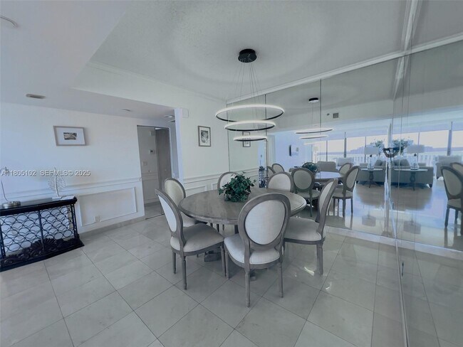 Building Photo - 1000 W Island Blvd