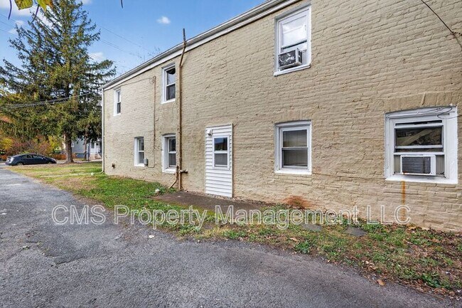 Building Photo - 148 Davenport St