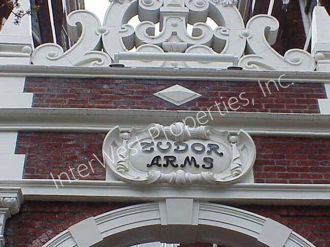 Building Photo - Studio Unit in the Alphabet Dist w/hardwoods & W/S/G included in the rent -Tudor Arms!