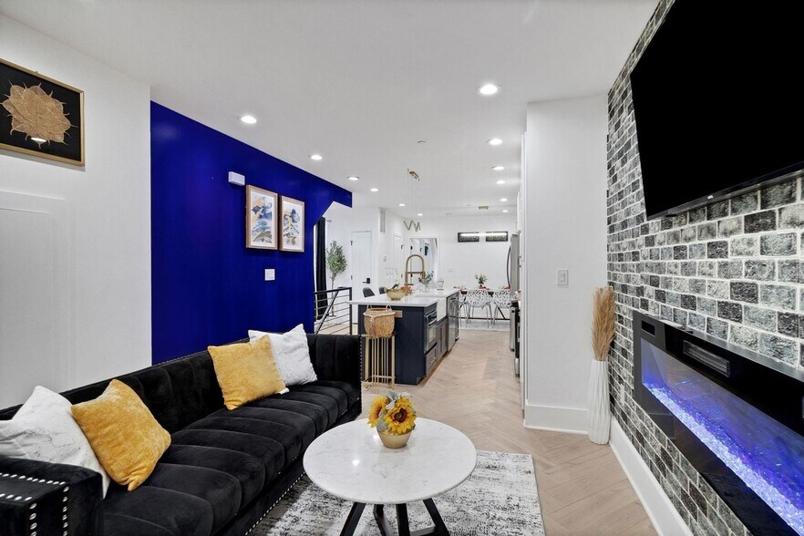 Building Photo - 1417 Montello Ave NE