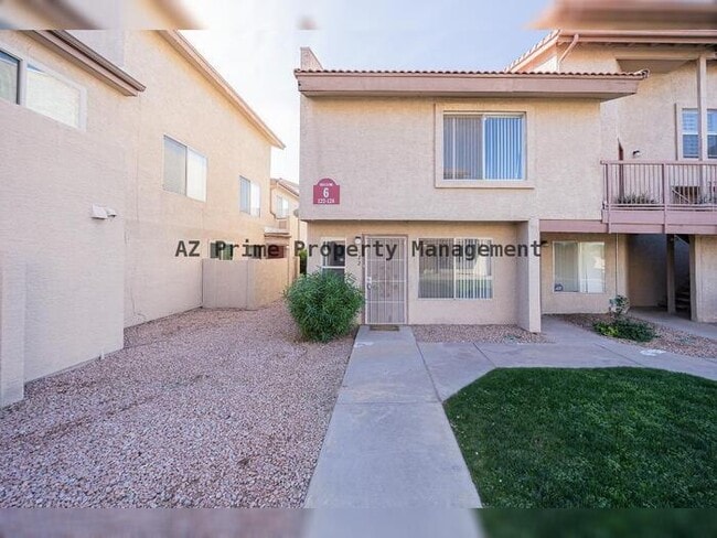 Building Photo - 4828 W Orangewood Ave