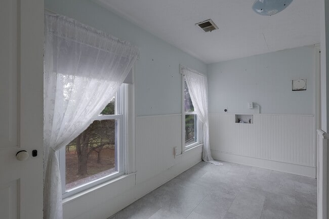 Building Photo - 329 Grayson St