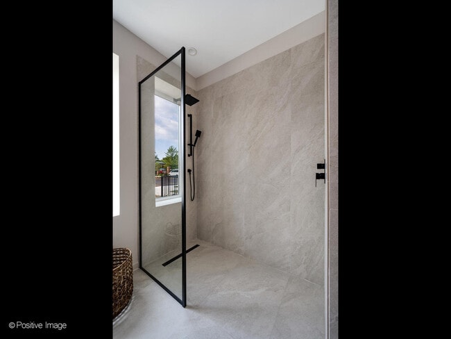 Building Photo - 1257 N Ashland Ave