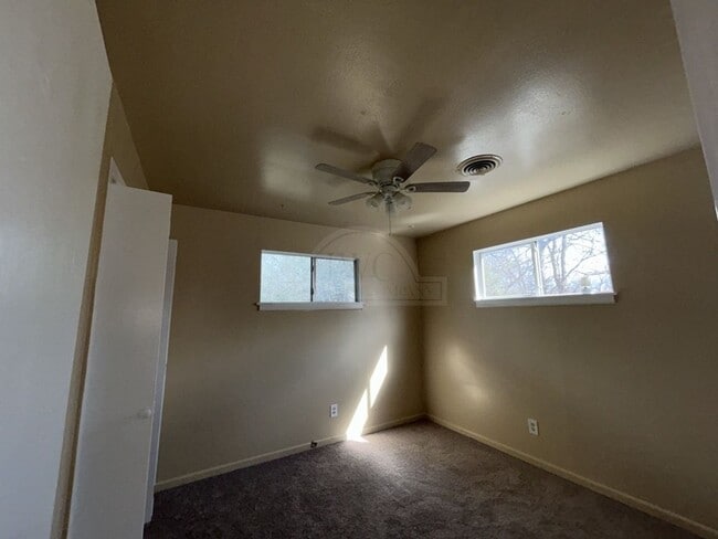 Building Photo - 127 W Stacie Rd