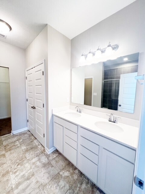 Building Photo - 8060 Clarks Creek Ct