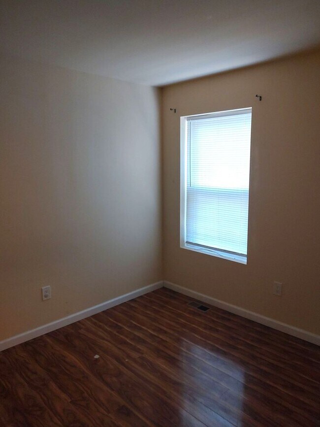 Building Photo - 1507 W Stiles St