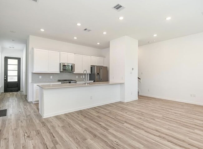 Building Photo - 526 Dry Fork Ln