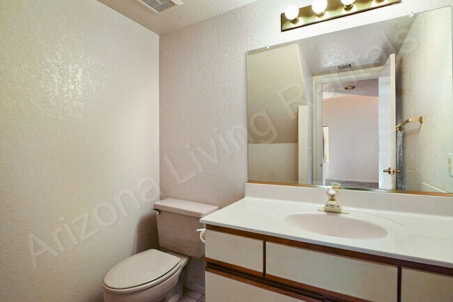 Building Photo - CONDO ON THE GREEN