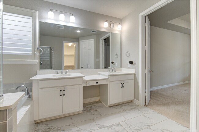 Building Photo - 28918 Woods Rose Ct