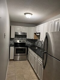 Building Photo - 17 Silvestri Cir