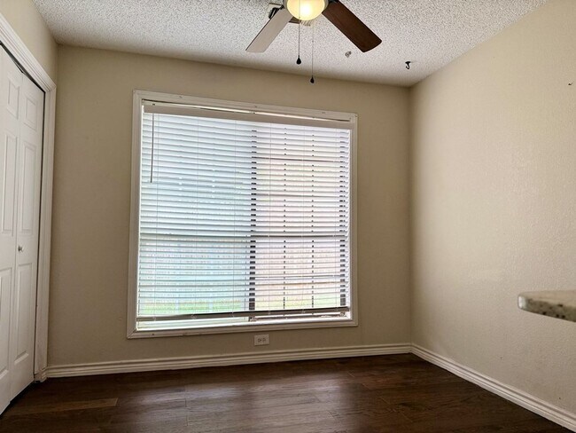 Building Photo - Rental