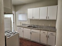 Building Photo - Y Street