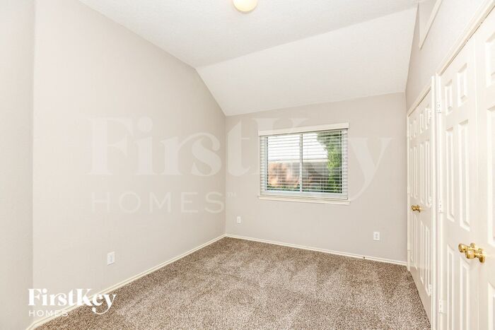 Building Photo - 4732 Lennon Ave