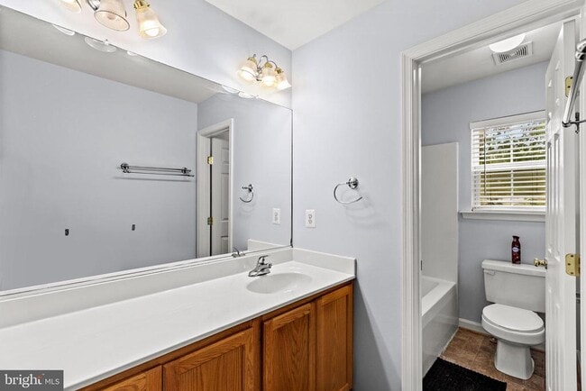 Building Photo - 45370 Barefoot Dr