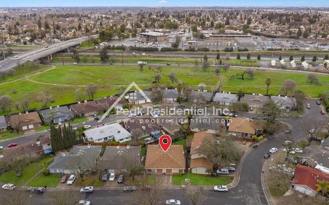 Building Photo - Updated 2bd/2ba Foothill Farms Duplex With 1 Car Garage