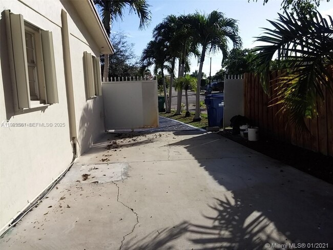 Building Photo - 17050 NW 81st Ave