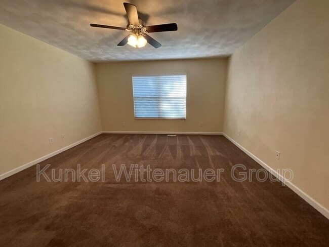 Building Photo - 40 Oak Pointe Cir