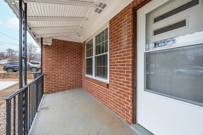 Building Photo - 4620 Golf Park Dr