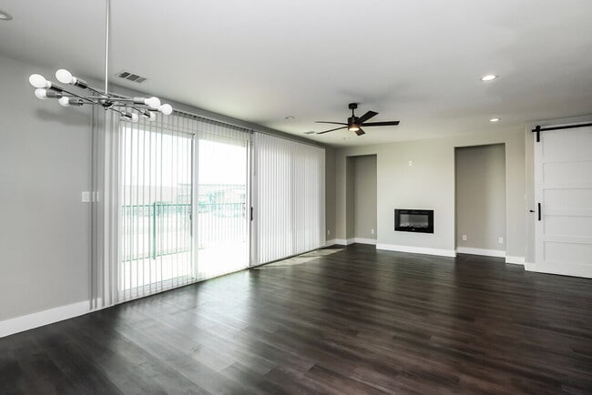 Building Photo - 7153 9th Hole Dr