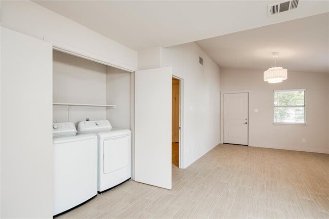 Building Photo - 8110 Willet Trail