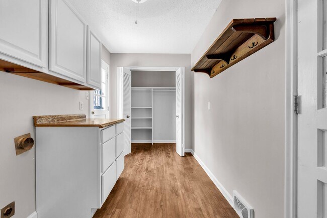 Building Photo - Newly Renovated 4-Bedroom Home in Germanto...
