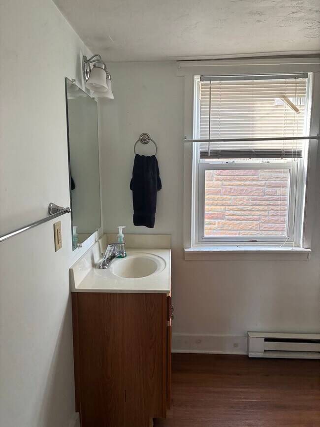 Building Photo - 251 Narrow Dr