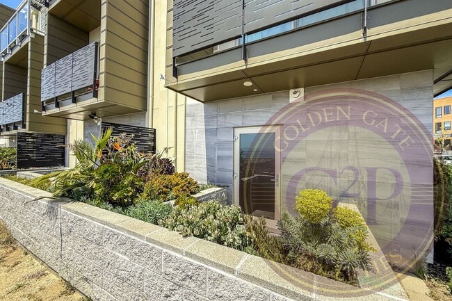 Building Photo - SF Shipyard - 3 BR, 2.5 BA Townhouse 1,634 Sq. Ft. - 3D Virtual Tour, 2-Car Garage