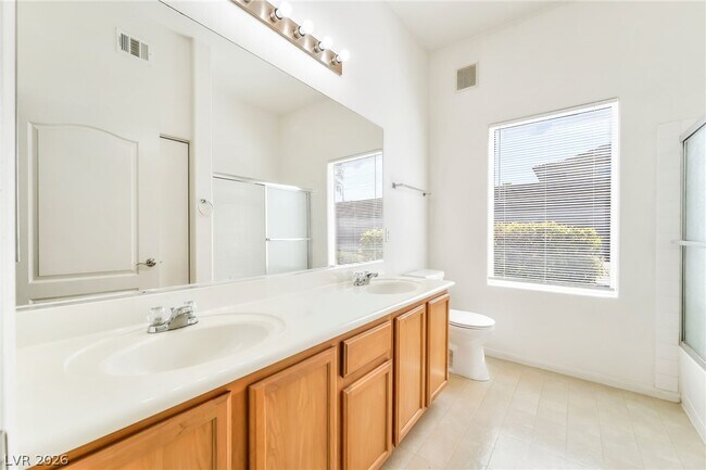 Building Photo - 2305 W Horizon Ridge Pkwy