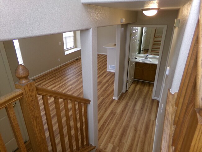 Building Photo - 844 Apex Dr