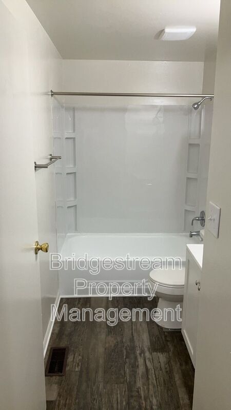 Building Photo - 105 Woodard Dr