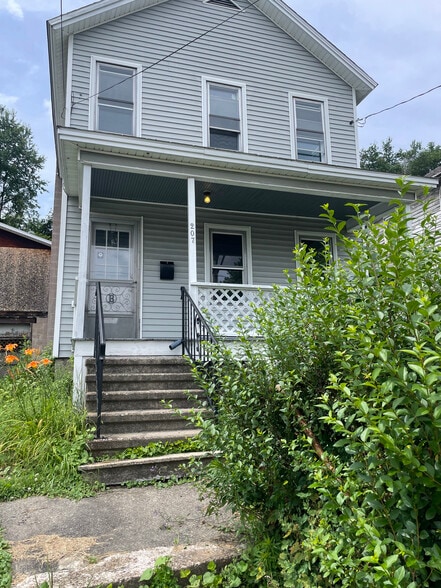 Building Photo - 207 Gorham Ave