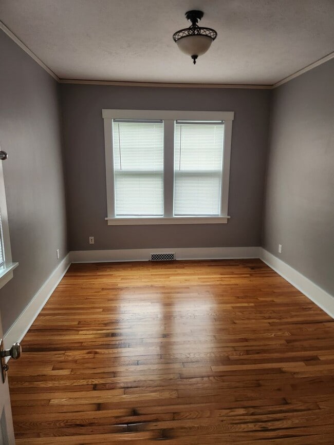 Building Photo - Aksarben 3/2 newly remodeled!