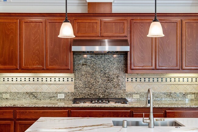 Building Photo - 2131 Chamomile Ct