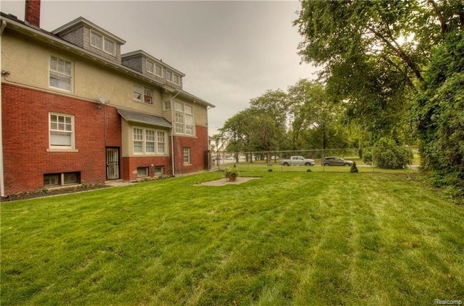 Building Photo - 22 Edison St