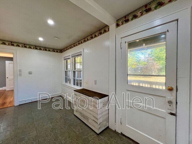 Building Photo - 15 Allen Ave