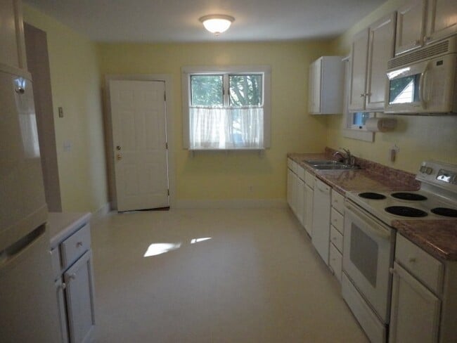 Building Photo - 39 E Bowery St