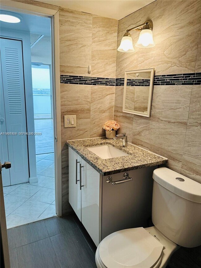 Building Photo - 1301 NE Miami Gardens Dr